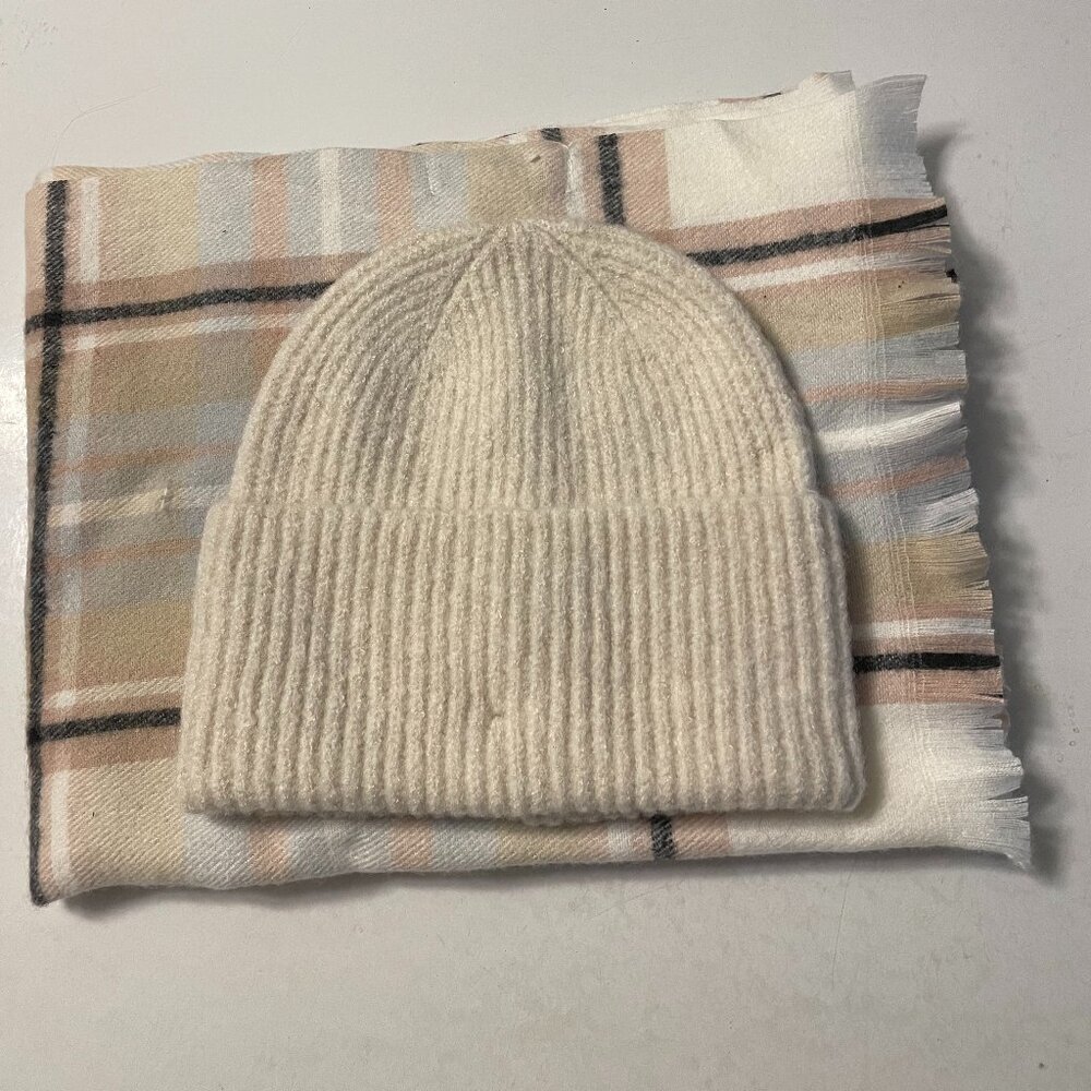 NEW Nine West Women's Stocking Hat and Plaid Scarf Set